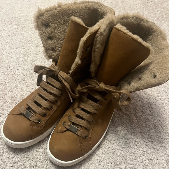 Genuine Ugg Starlyn in Chestnut - Picture 2 of 8